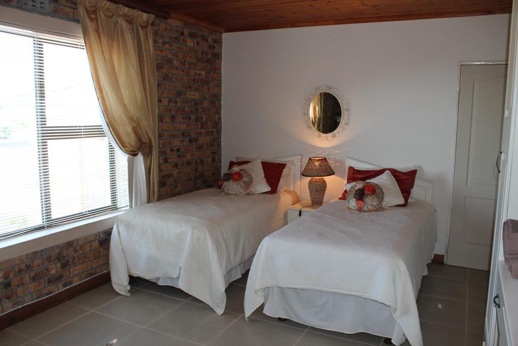 Quest Bed And Breakfast Melkbosstrand Room photo