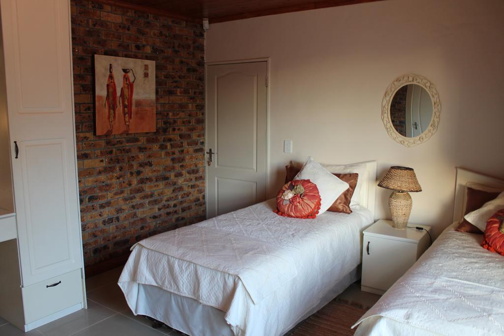 Quest Bed And Breakfast Melkbosstrand Room photo