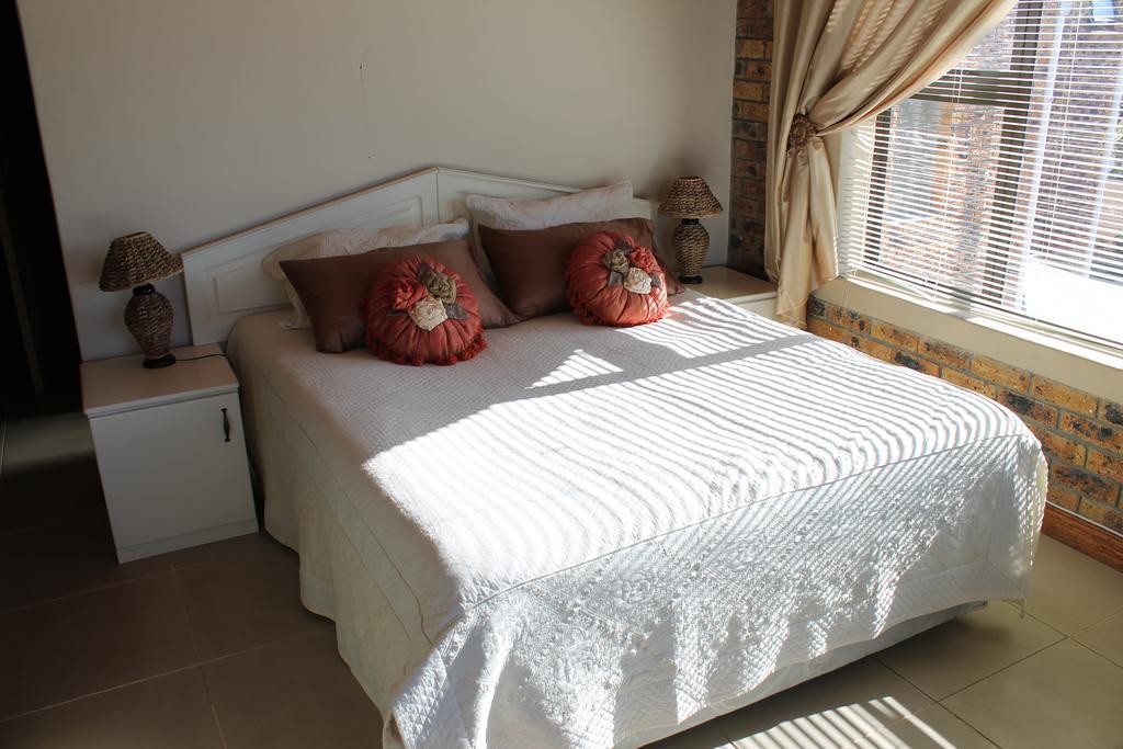 Quest Bed And Breakfast Melkbosstrand Room photo