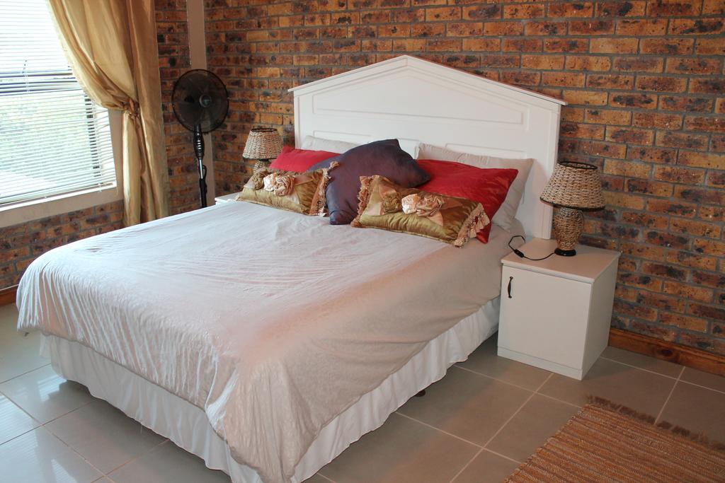 Quest Bed And Breakfast Melkbosstrand Room photo