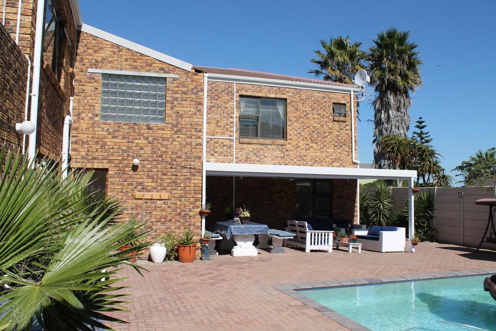 Quest Bed And Breakfast Melkbosstrand Exterior photo